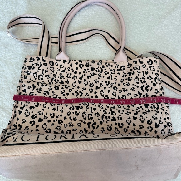 Victoria’s Secret pink leopard tote bag. - Picture 8 of 9